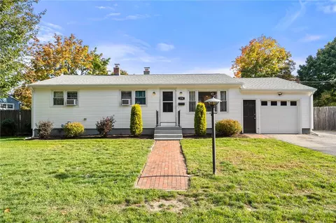 174 Pheasant Dr, Cranston, RI 02920