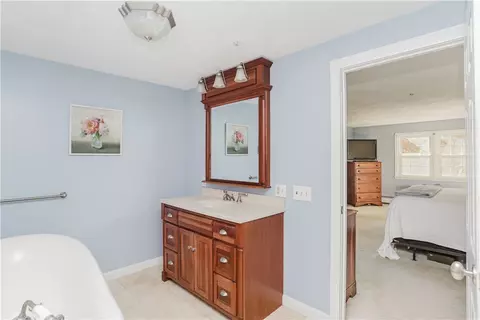 Bath - 25 Hiawatha Dr, Exeter, RI 02822 photo 4 of 7