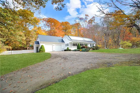141 Dunns Corner Rd, Westerly, RI 02891