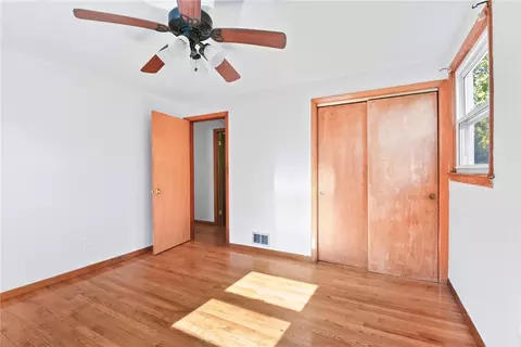 Bedroom - 79 Barton Ave, Warwick, RI 02889 photo 1 of 5