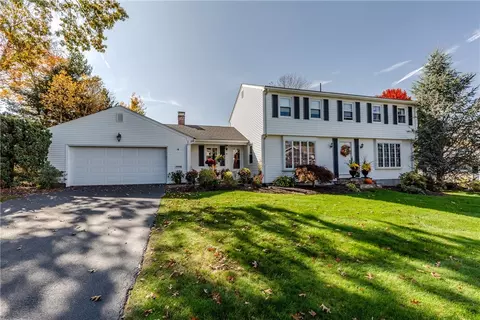 46 Larkspur Dr, Cranston, RI 02920