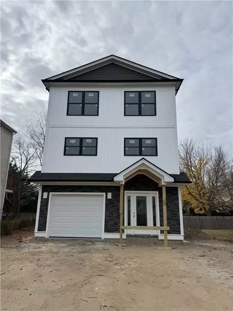 33 Dundas Ave, Warwick, RI 02889