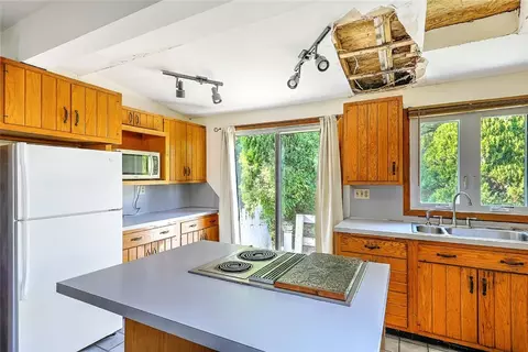 13 Everett Ave, Bristol, RI 02809 photo 10