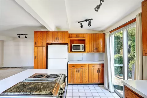 13 Everett Ave, Bristol, RI 02809 photo 14