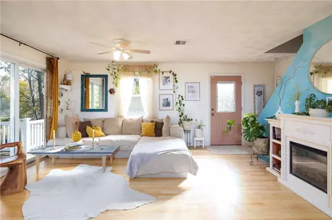 60 Dundas Ave, Warwick, RI 02889