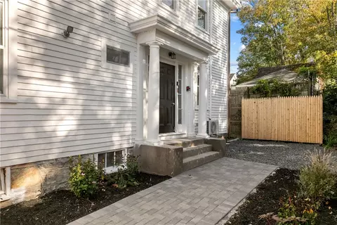 131 Broadway #4, Newport, RI 02840