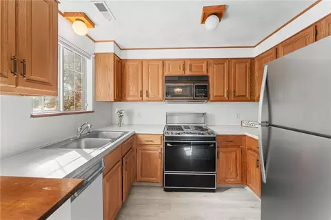 Kitchen - 19 Eagle Run #A, East Greenwich, RI 02818 photo 2 of 2