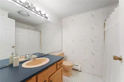 Bath - 19 Eagle Run #A, East Greenwich, RI 02818 photo 1 of 2