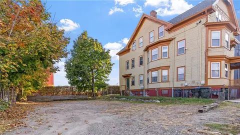 12 Emmett St, Providence, RI 02903