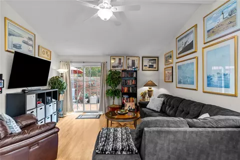 773 Williamsburg Cir, Warwick, RI 02886