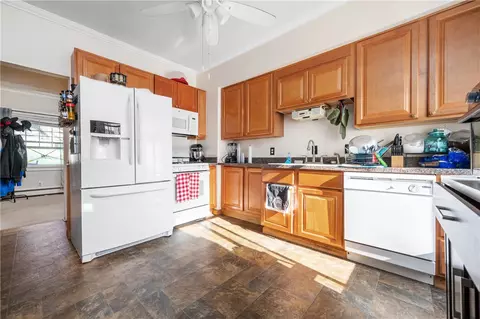 110 Winter St, Woonsocket, RI 02895 photo 9