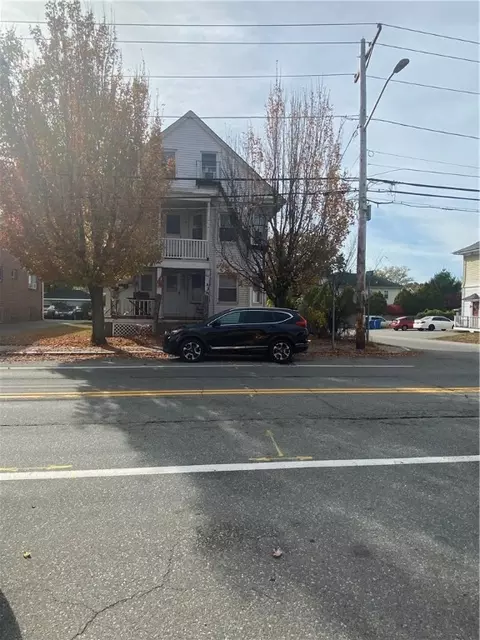 912 Park Ave, Cranston, RI 02910