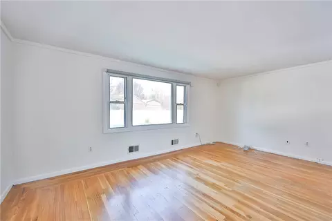 Living - 33 Morse Ave, Warwick, RI 02886 photo 3 of 5