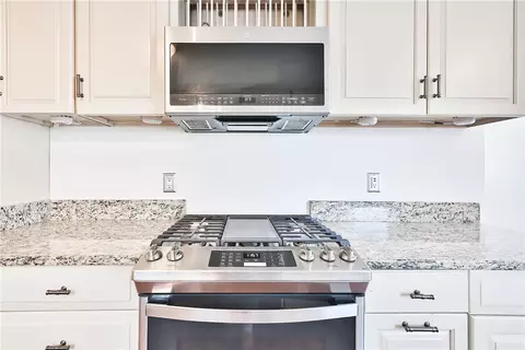 Kitchen - 33 Morse Ave, Warwick, RI 02886 photo 6 of 10