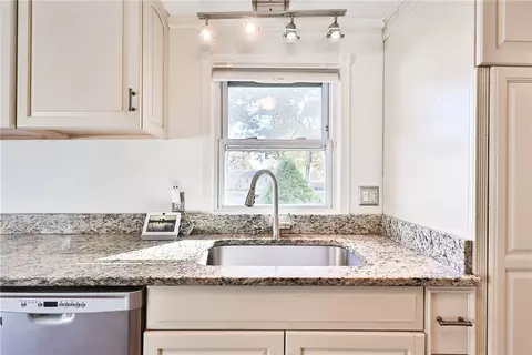 Kitchen - 33 Morse Ave, Warwick, RI 02886 photo 2 of 10