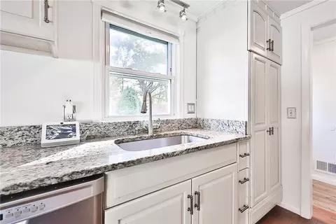 Kitchen - 33 Morse Ave, Warwick, RI 02886 photo 5 of 10