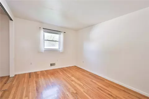Bedroom - 33 Morse Ave, Warwick, RI 02886 photo 4 of 6