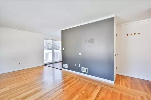 Living - 33 Morse Ave, Warwick, RI 02886 photo 2 of 5