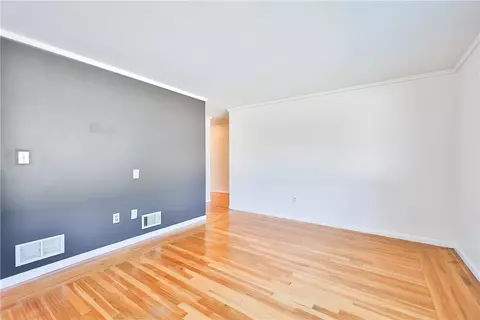 Living - 33 Morse Ave, Warwick, RI 02886 photo 5 of 5