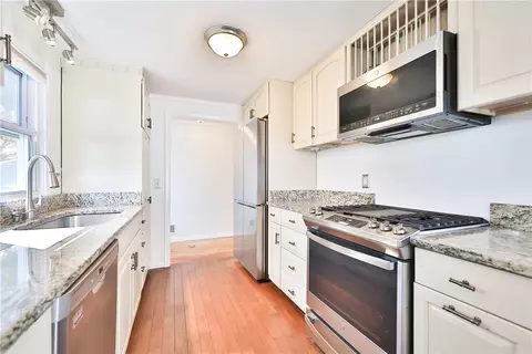 Kitchen - 33 Morse Ave, Warwick, RI 02886 photo 8 of 10