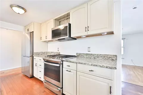 Kitchen - 33 Morse Ave, Warwick, RI 02886 photo 4 of 10