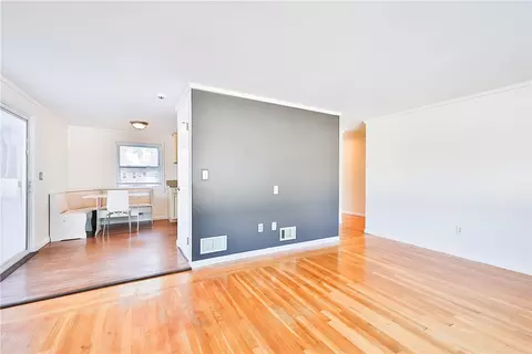 Living - 33 Morse Ave, Warwick, RI 02886 photo 1 of 5