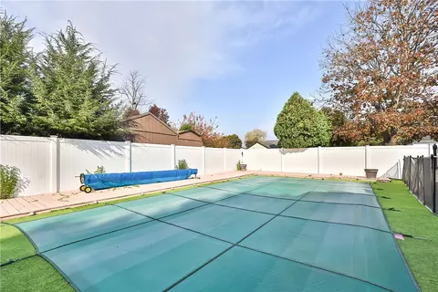 Exterior - 33 Morse Ave, Warwick, RI 02886 photo 2 of 6