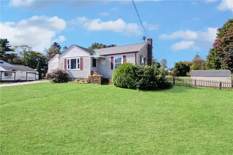 18 Wells St, Hopkinton, RI 02804