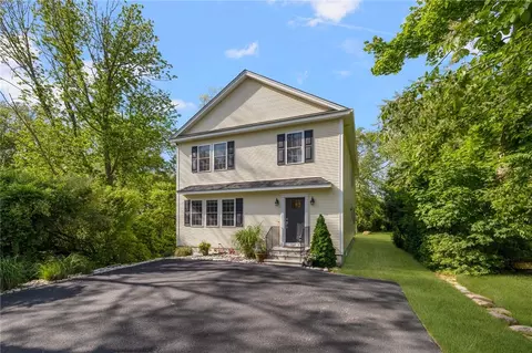 27 Briar Ln, South Kingstown, RI 02879