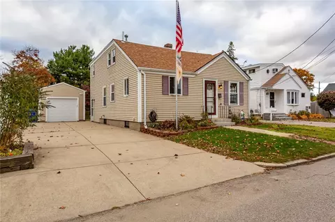 120 Maplecrest Dr, Pawtucket, RI 02861