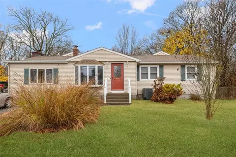 24 Superior St, Warwick, RI 02886