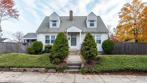 11 Brookfield St, Providence, RI 02909