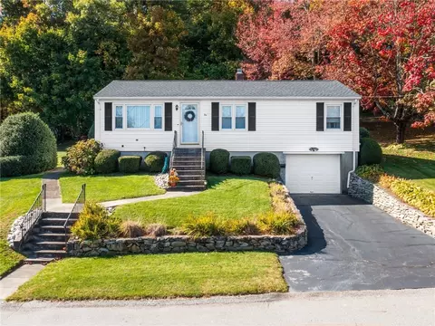 10 Lakeside Dr, Smithfield, RI 02917