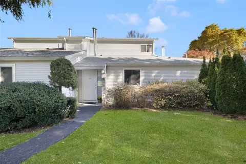 925 Halifax Dr, Warwick, RI 02886