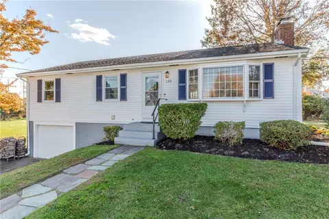 195 Windward Dr, Portsmouth, RI 02871