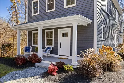 61 Bouchard Ln, Tiverton, RI 02878