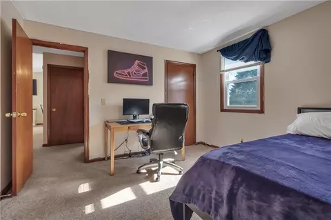 Bedroom - 210 Pinegrove Ave, Warwick, RI 02889 photo 4 of 9
