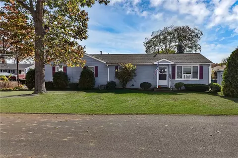 Exterior - 210 Pinegrove Ave, Warwick, RI 02889 photo 3 of 5