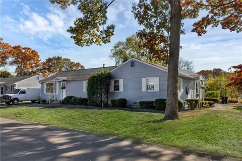 Exterior - 210 Pinegrove Ave, Warwick, RI 02889 photo 4 of 5