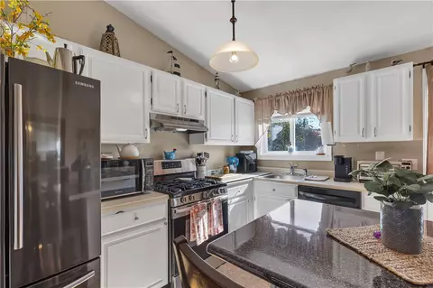 Kitchen - 210 Pinegrove Ave, Warwick, RI 02889 photo 1 of 6