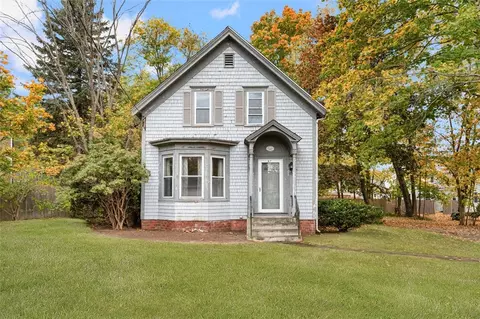 67 Massasoit Ave, Barrington, RI 02806