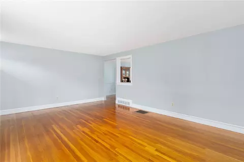 27 Priscilla Rd, Woonsocket, RI 02895 photo 7