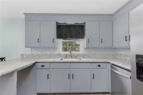 27 Priscilla Rd, Woonsocket, RI 02895 photo 13