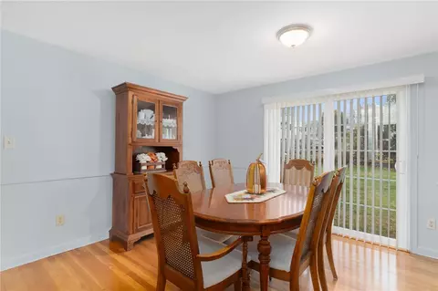 27 Priscilla Rd, Woonsocket, RI 02895 photo 9