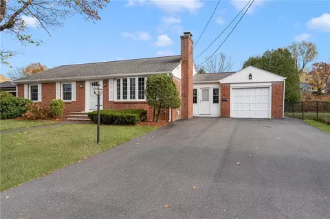 27 Priscilla Rd, Woonsocket, RI 02895