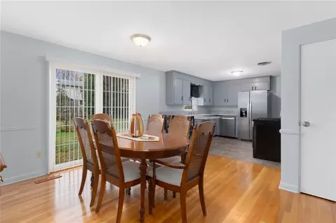 27 Priscilla Rd, Woonsocket, RI 02895 photo 8
