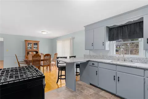 27 Priscilla Rd, Woonsocket, RI 02895 photo 12