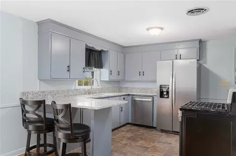 27 Priscilla Rd, Woonsocket, RI 02895 photo 11