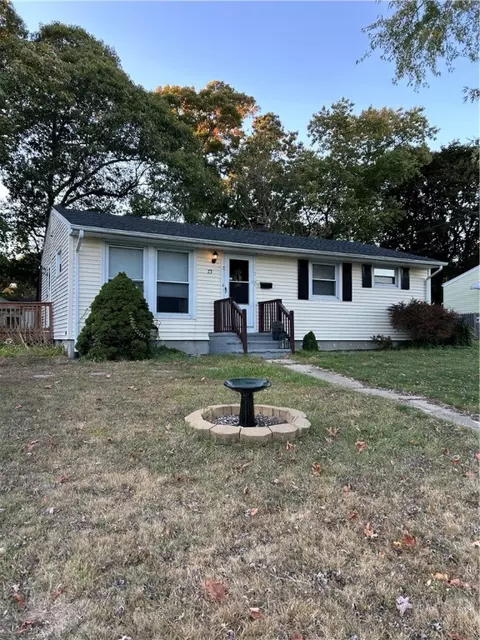 73 Burbank Dr, Warwick, RI 02886