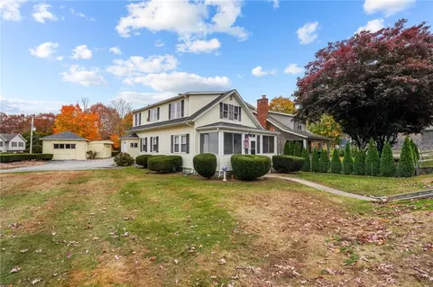 83 Farnum Pike, Smithfield, RI 02917